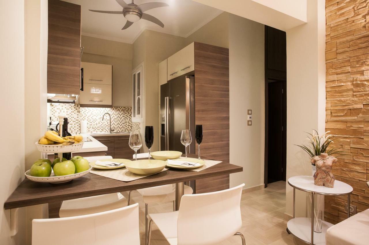 Pretty Rooms In Gold And Blue Apartment In Safe Central Area Афины Экстерьер фото